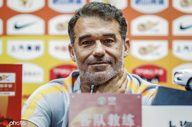 路易斯号召球员继续团结战胜困难的简单介绍 路易斯号召球员继续团结战胜困难的简单介绍